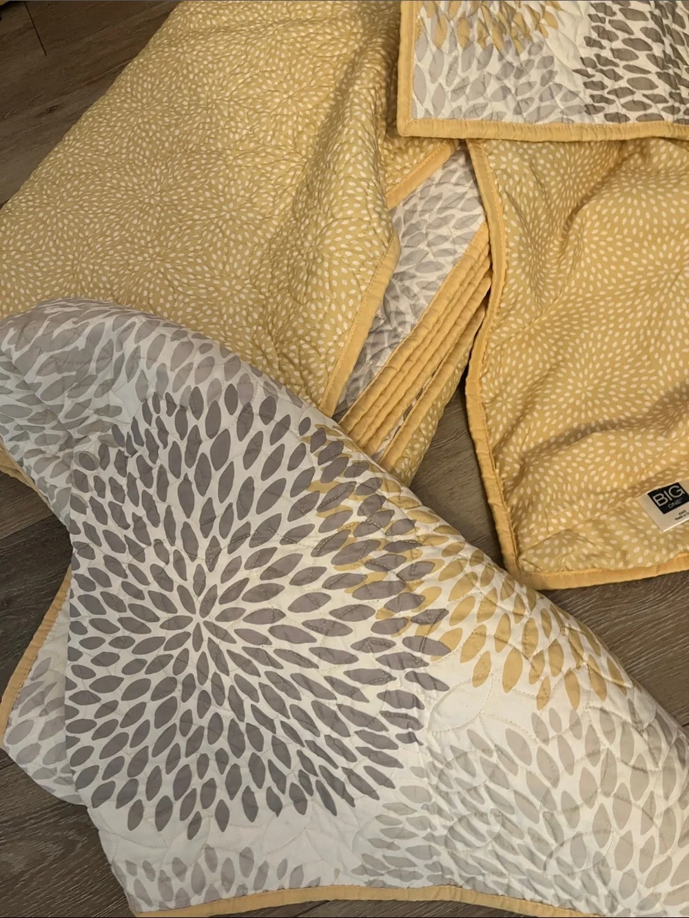 The Big One from Kohl’s Yellow Floral Reversible Quilt Set - king size